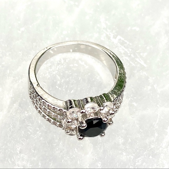 Vintage Flower Black Glass Rhinestone Flower Ring Wedding Ring Alt - Picture 7 of 12